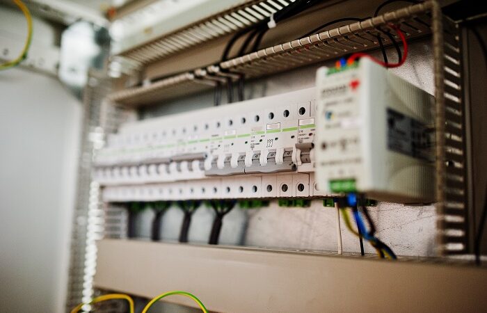 AC and DC DIN Rail